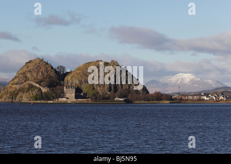 Dumbarton Rock et Dumbarton Castle on the River Clyde, West Dunbartonshire, Écosse, Royaume-Uni Banque D'Images