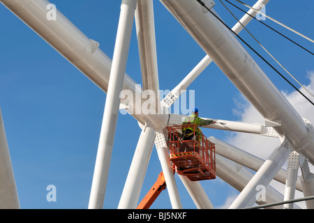 Les travailleurs de l'emplacement du stade olympique de Stratford, Londres. Banque D'Images