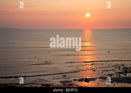 Coucher du soleil à Ballybunnion beach, comté de Kerry, Irlande Banque D'Images