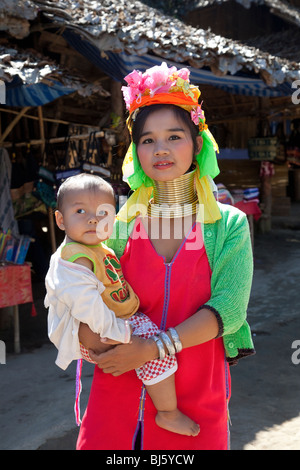 Peuple Lahu Shi Balah Hill Tribe Thaïlande, tribu thaïlandaise Karen long cou villageois portant des anneaux en laiton, Thaton, Ecotourisim Village Chiang mai, Asie Banque D'Images