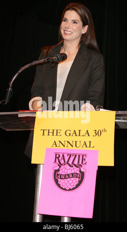 SANDRA BULLOCK GALA ANNUEL DE LA 30E REMISE DES PRIX RAZZIE HOLLYWOOD Los Angeles CA USA 06 Mars 2010 Banque D'Images