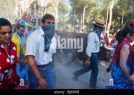 Pèlerins de la fraternité de Villamanrique de la Condesa, Espagne Banque D'Images