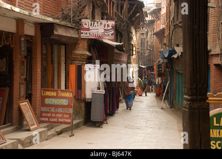 L'une des rues de la ville de Bhaktapur, Népal. Banque D'Images