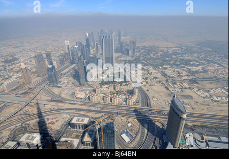 Vue aérienne de la route Sheikh Zayed à Dubaï, Émirats Arabes Unis Banque D'Images