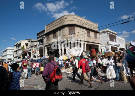 Coin de rue animée dans le centre de Port-au-Prince, Haïti. Banque D'Images
