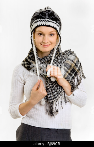 Portrait de jeune femme au chapeau en laine et écharpe Banque D'Images