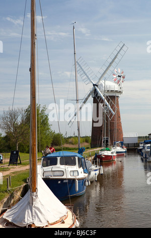 Royaume-uni, Angleterre, Norfolk, Horsey Bazin, bateaux amarrés sur le simple Banque D'Images