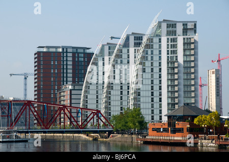 Les lofts de la ville et les bâtiments NV, et le pont Detroit à Huron Basin, Salford Quays, Greater Manchester, Royaume-Uni Banque D'Images