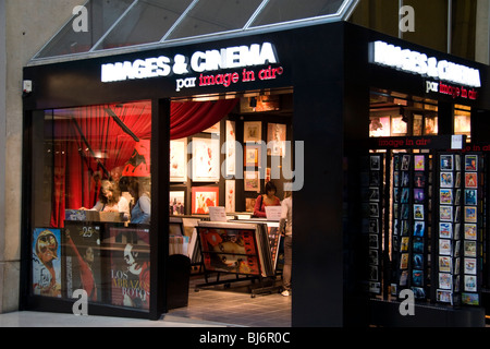 Magasins dans le Forum des Halles à Paris, France. Banque D'Images