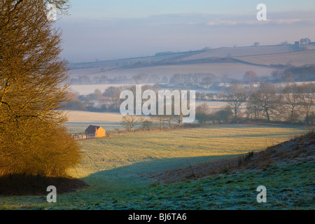 Tôt le matin, le brouillard et la lumière dans la vallée de Belvoir Leicestershire Banque D'Images