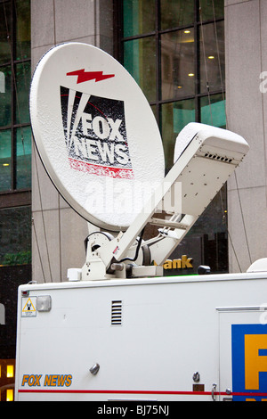 Camion satellite Fox News dans le centre-ville de New York City Banque D'Images