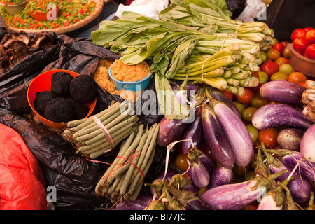 L'Indonésie, Sulawesi, Tana Toraja, Totumbang marché hebdomadaire du village des légumes cultivés localement à vendre Banque D'Images