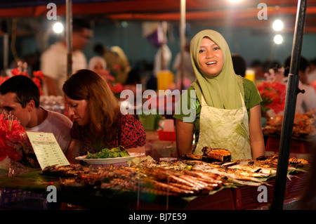 Marché philippin de nuit, Kota Kinabalu, Sabah, Malaisie Banque D'Images