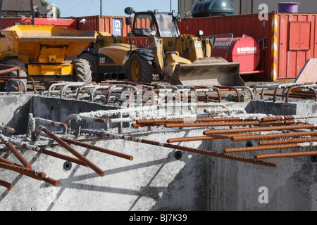 Construction de fondations en béton armé sur chantier Banque D'Images