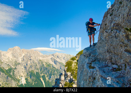 Tominsek escalade vélo (Tominskova Pot), une via ferrata/protégé chemin sur la face nord du Mont Triglav dans les Alpes Juliennes, en Slovénie Banque D'Images