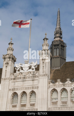 ST GEORGE'S FLAG À LA GUILDHALL DANS LA VILLE DE LONDRES Banque D'Images