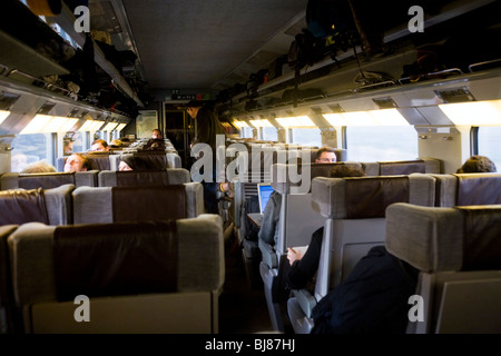 L'intérieur du train sur le service Eurostar pour Paris / Bruxelles via le tunnel sous la Manche. Banque D'Images