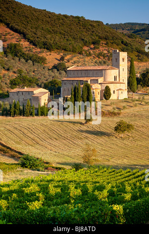 Sant Antimo fondée au 9e siècle près de Castelnuovo dell'Abate, Toscane Italie Banque D'Images