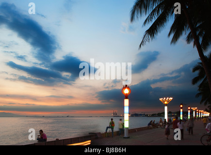 Roxas Boulevard à la tombée de la baie de Manille, de Manille, Philippines Banque D'Images