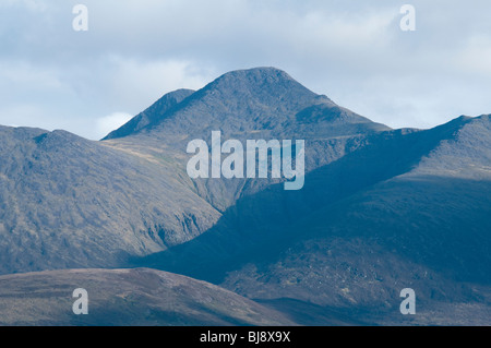 Carrauntoohil dans les MacGillicuddy's Reeks des gammes, de la rivière Laune à Killorglen, comté de Kerry, Irlande Banque D'Images