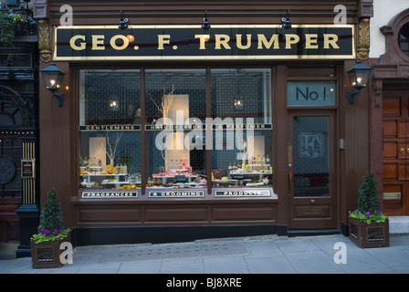 George Trumpers là haut coiffure parfumeur. 'Duke of York Street London W1". UK Banque D'Images