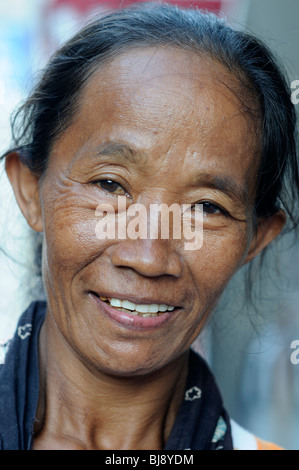 Femme balinaise à Kuta, Bali, Indonésie Banque D'Images