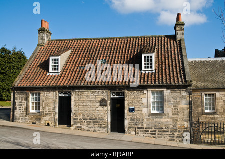 Dh Andrew Carnegie Museum DUNFERMLINE FIFE Andrew Carnegie birthplace cottage Museum building Ecosse Banque D'Images