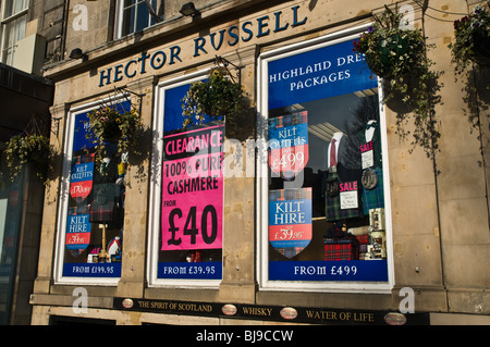 dh Hector Russell shop PRINCES STREET EDINBURGH Kilt shop diplay Fenêtre Scottish highland vente de vêtements tartan signes à vendre Banque D'Images