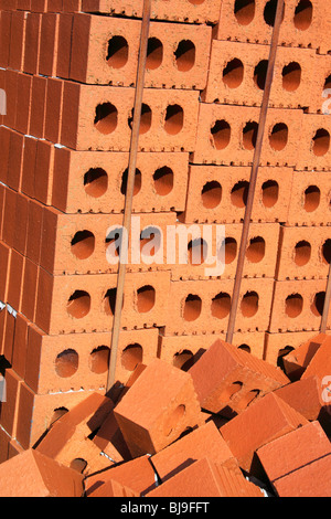 Tas de briques sur chantier Banque D'Images