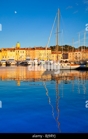 VILLAGE DE SAINT-TROPEZ, Côte d'AZUR Banque D'Images