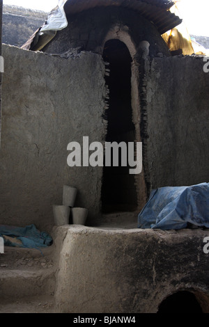 Four d'une usine de carrelage à Fez, Maroc Banque D'Images