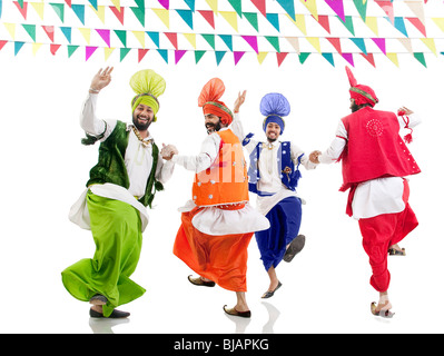 Les hommes sikhs dancing Banque D'Images