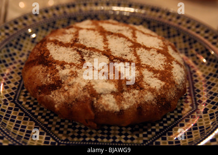 Cuisine marocaine plat appelé pastilla (traditionnel pâté à la viande) Banque D'Images