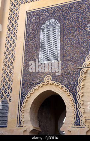 Détail de la Porte Bleue, à l'entrée de la Médina de Fes, Maroc Banque D'Images