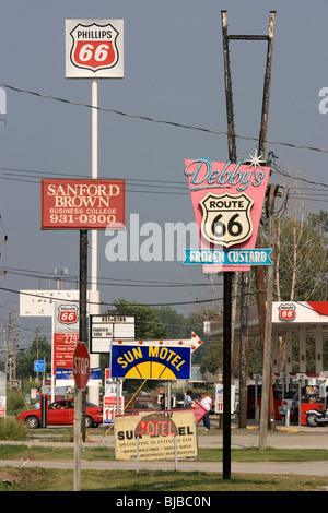 L'historique Route 66 publicités par les road, Wilmington, États-Unis d'Amérique Banque D'Images