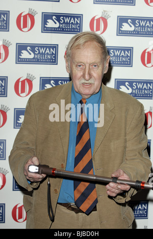 TREVOR BAYLIS OLDIE DE L'ANNÉE 2009 DANS LES SIMPSON STRAND LONDRES THE STRAND Londres Angleterre 24 Février 2009 Banque D'Images