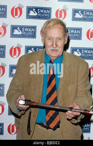 TREVOR BAYLIS OLDIE DE L'ANNÉE 2009 DANS LES SIMPSON STRAND LONDRES THE STRAND Londres Angleterre 24 Février 2009 Banque D'Images