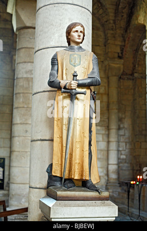 Statue de Jeanne d'Arc, l'église Saint Hilaire le Grand, Poitiers, Poitou, France Banque D'Images