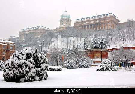 Château de Budapest dans la neige de l'hiver, Budapst stock photos Banque D'Images