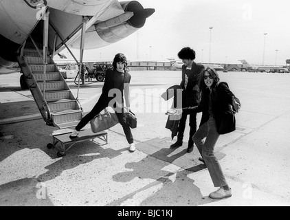 Thin Lizzy en tournée en Scandinavie en 1979. Gary Moore, Phil Lynott et Scott Gorham à quitter l'aéroport de Kastrup pour Stockholm Banque D'Images