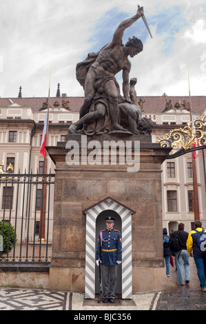 La garde du château de Prague à l'entrée de Hradcany, Prague