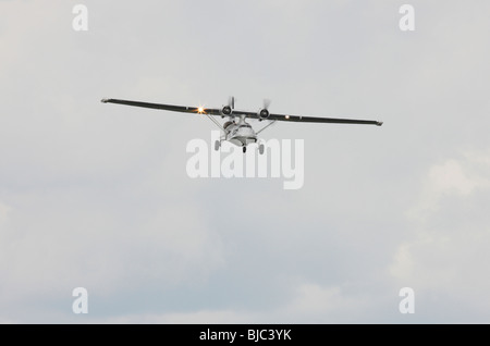 Consolidated PBY-5A Catalina en approche finale à Duxford Banque D'Images