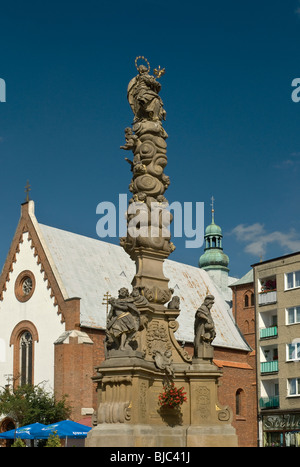 La colonne de la Vierge Marie et l'église de St Jacob à Rynek (Place du Marché) dans, Racibórz Śląskie, Pologne Banque D'Images