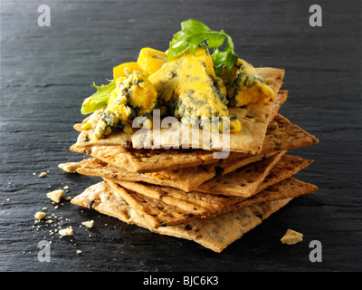 Anglais Blackstick et biscuits au fromage bleu stock photos Banque D'Images
