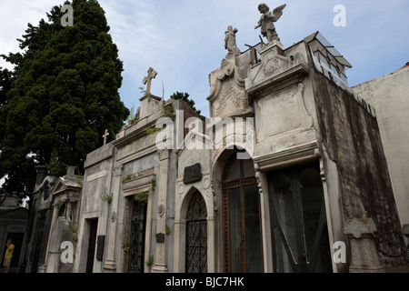 Rangée de mausolées plus âgés dans une rue de recoleta cemetery Capital Federal Buenos Aires Argentine Amérique du Sud Banque D'Images