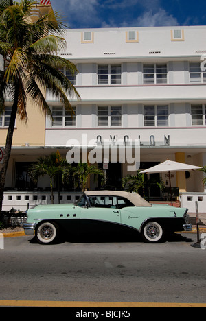 Immeuble Art déco, dans le quartier historique art déco, SUR OCEAN DRIVE, donnant sur South Beach, Miami. Banque D'Images