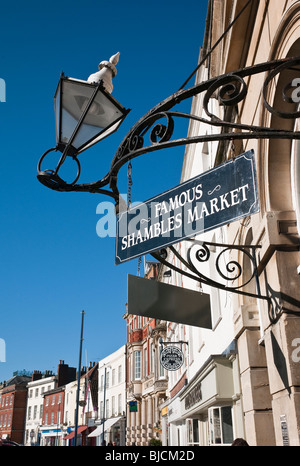 En dehors de la lampe Crooked Shambles à Devizes marché UK Banque D'Images