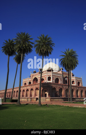 Tombe de Humayun construit en 1570 fabriqué à partir de grès rouge et de marbre blanc, Delhi, Inde Banque D'Images