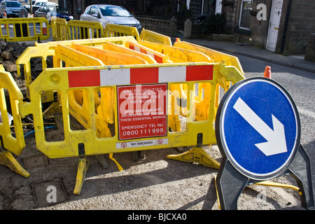 Les barrières de travaux, United Utilities / réseaux de gaz du Nord, au Royaume-Uni. Banque D'Images