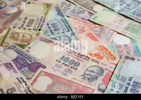 Lot de monnaie indienne un deux cinq dix vingt cinquante un et cinq cent mille roupies Reserve Bank Gouvernement de l'Inde Banque D'Images